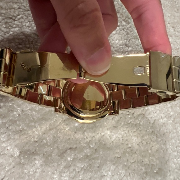 Marc Jacob Gold Watch - Picture 4 of 6